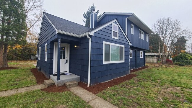 Building Photo - 2525 SE Thompson St