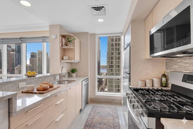 Photo - 350 W 42nd St