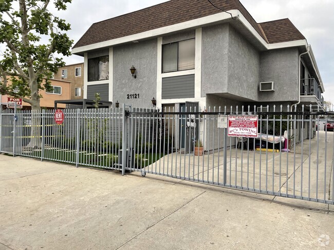 Building Photo - 21121 Bassett St #2 Canoga Park, Ca 91303 Rental