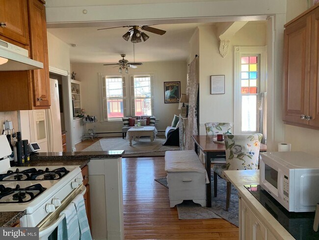 Photo - 256 Radcliffe St Unit 2nd Floor