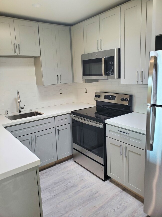 Photo - NEWLY REMODELED Apartment in Brisbane