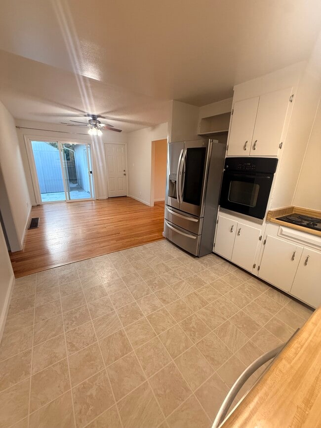 Photo - 212 E Hemlock Ave
