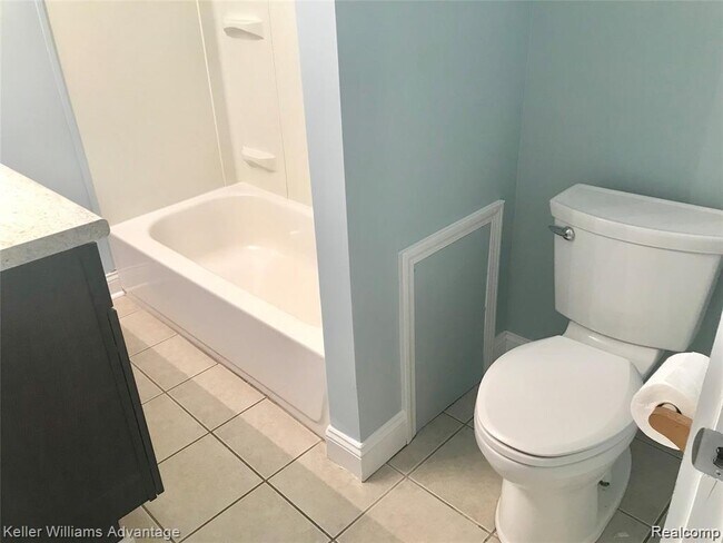 Full bath - 3373 Van Dyke Rd