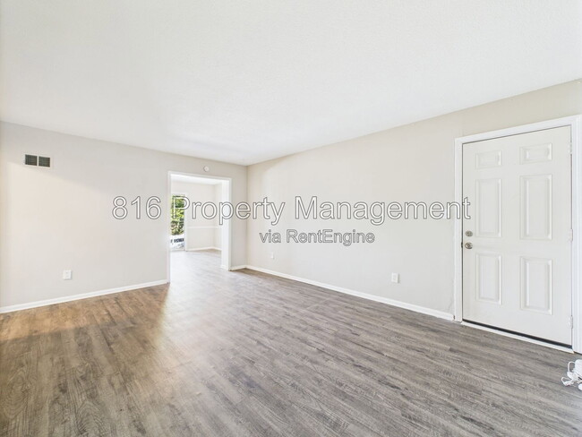 Photo - 8034 Campbell St