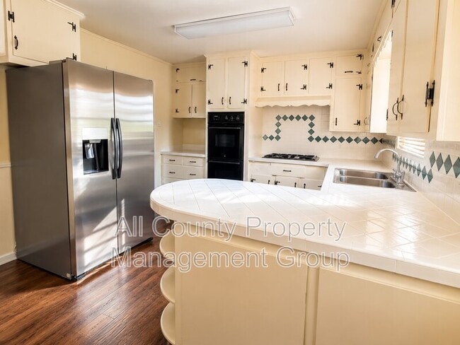 Photo - 5016 Sabelle Ln