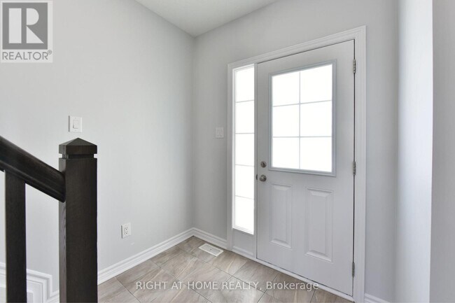 Photo - 598 Malahat Way