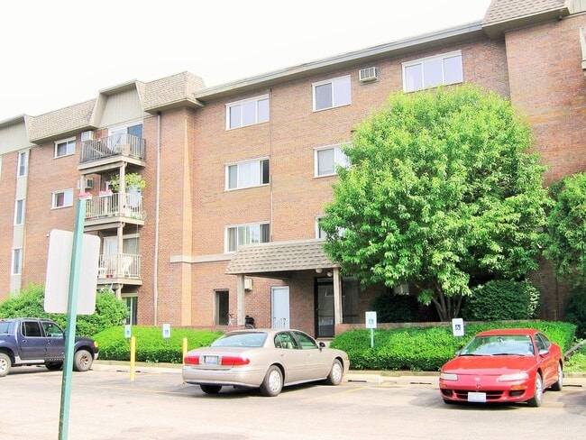 Building Photo - 2300 Beau Monde Terrace Unit 111