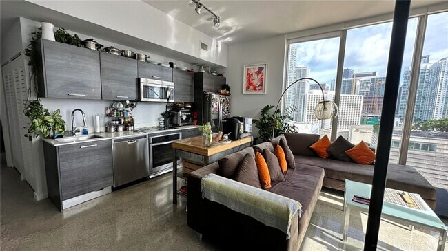 Building Photo - 151 SE 1st St Rental