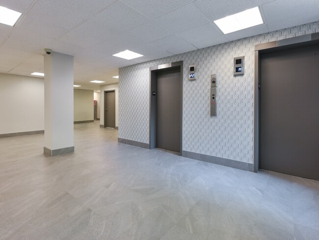 Building Photo - Southpoint