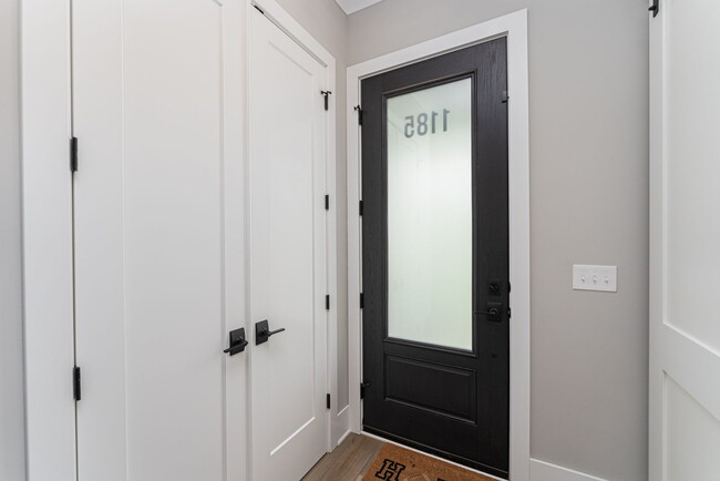 Photo - 1185 Perry St