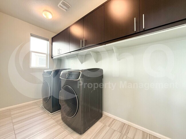 Photo - 261 E Wisteria Dr House