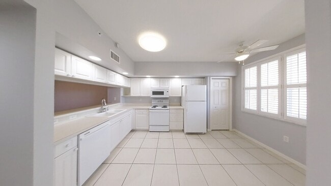 Photo - 1200 Country Club Dr Unidad 3503