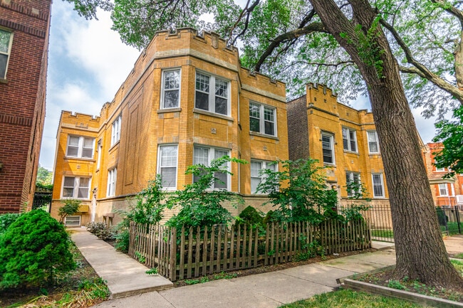 Building Photo - 3228 N Hamlin Ave Unit 1F Rental