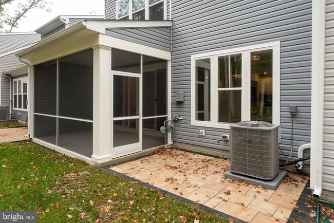 Building Photo - 32066 White Tail Dr