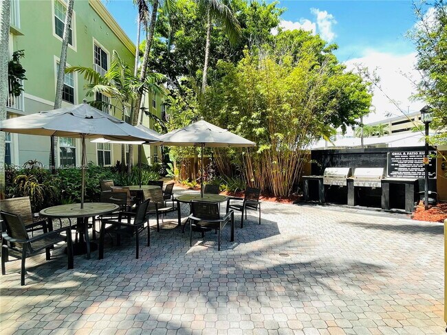 Photo - 1919 Van Buren St