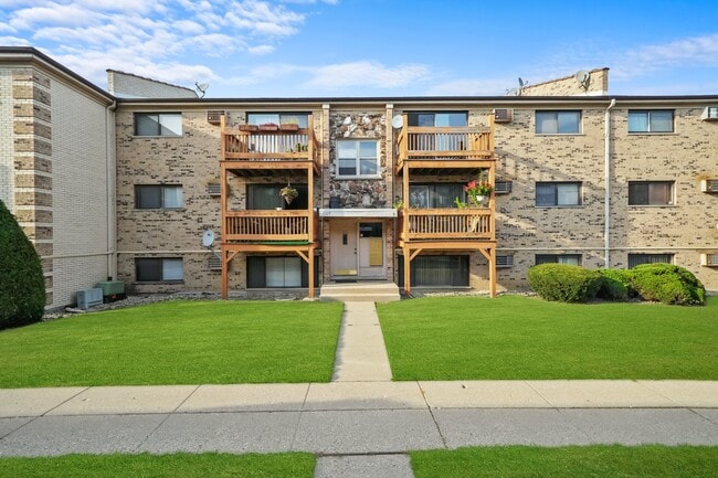 Building Photo - 5117 N East River Rd Unit 3H