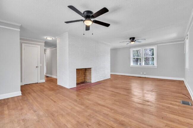 Photo - 3BR/2BA in Prime Taylors Location! Minutes From Everyday Conveniences! $1895/mo rent