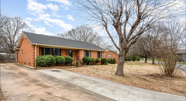 Photo - 4815 Carriage Dr Cir