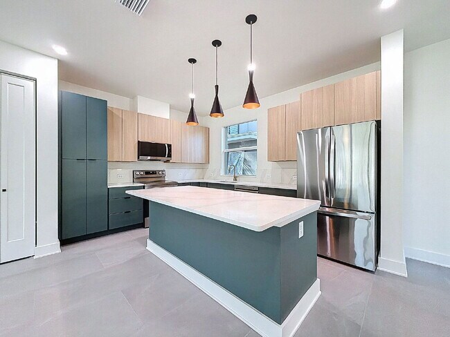 Photo - 340 14th St N