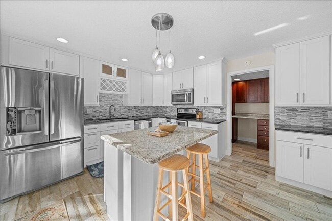 Photo - 595 Park Ave