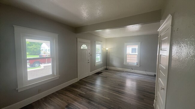 Photo - 247 E Pearl St