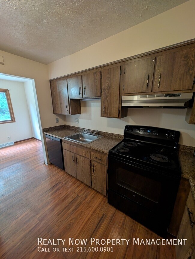 Photo - 1387 Belvoir Mews