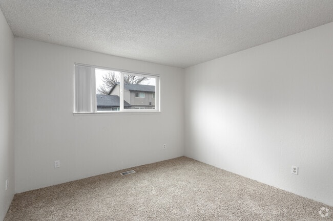 2BR, 1BA - 860SF