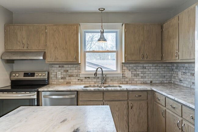 Photo - Renovated 3 bed/2 bath just minutes from Downtown!!