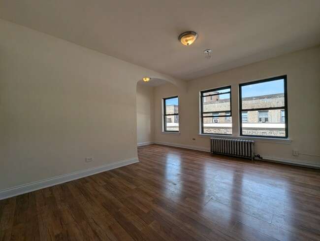 Photo - 5357 N Kenmore Ave Apartments Unit #5417-608