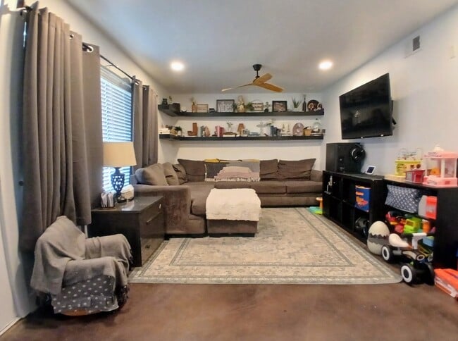 Photo - 2200 Dickson Dr Unit 124