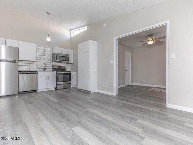 Photo - 13517 W Glendale Ave Unidad 1