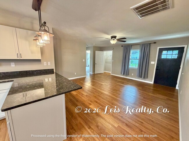 Photo - 307 W Washington St