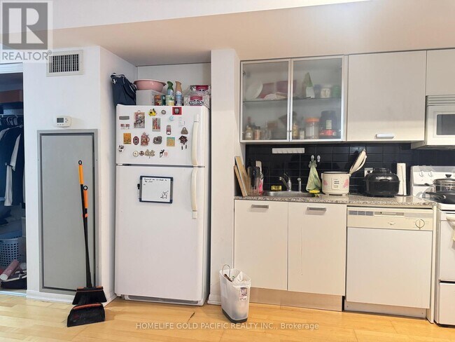 Photo - 38 Grenville St Unité 2005