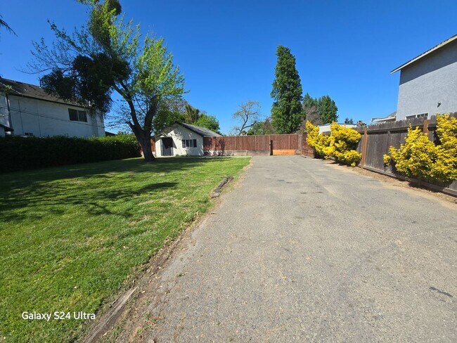 Photo - 1645 Grimes Avenue, Modesto