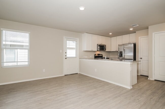 Photo - 5734 Leon Pl