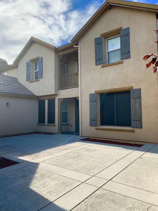 1205 Imperial Lily Dr Rental House Rental in Patterson, CA