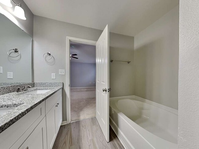 Photo - 341 Hunslet Cir