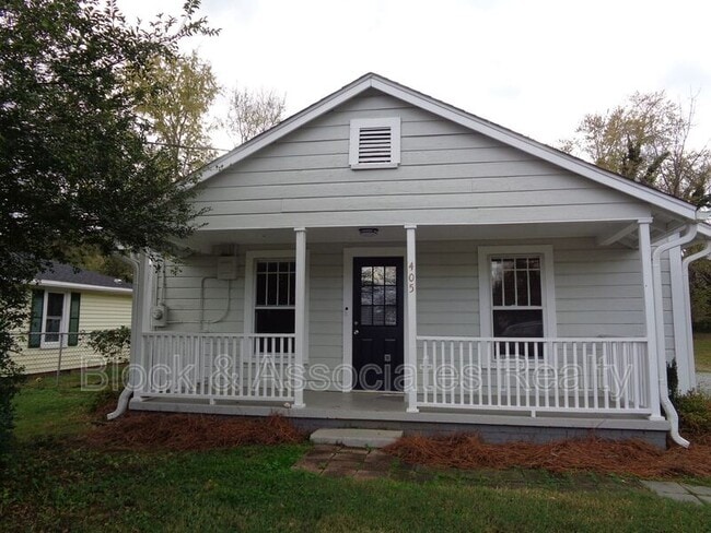 Building Photo - 405 Dobson St