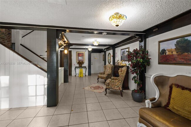3670 Inverrary Dr Unidad 2D