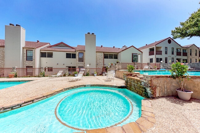 Photo - 1510 W N Loop Blvd Unit APT 212