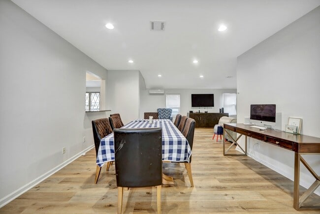 Photo - 167 Rockwood Pl