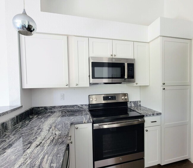 Photo - Newly updated condo in Sunn Fjord, close to everything! Unidad E301