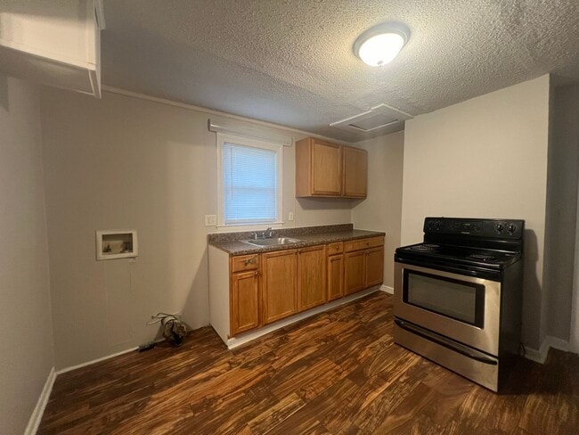 Photo - 618 W Granite Ave