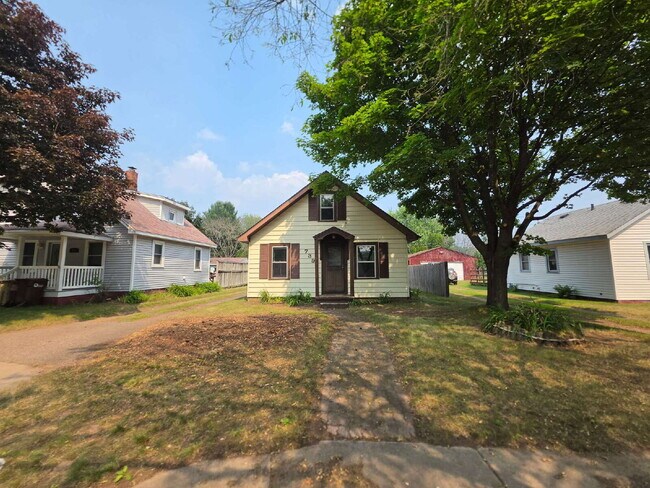 2 Bedroom, 1 Bathroom Home with Garage Available Now