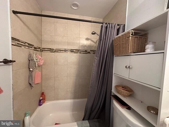 Photo - 6250 Erdrick St