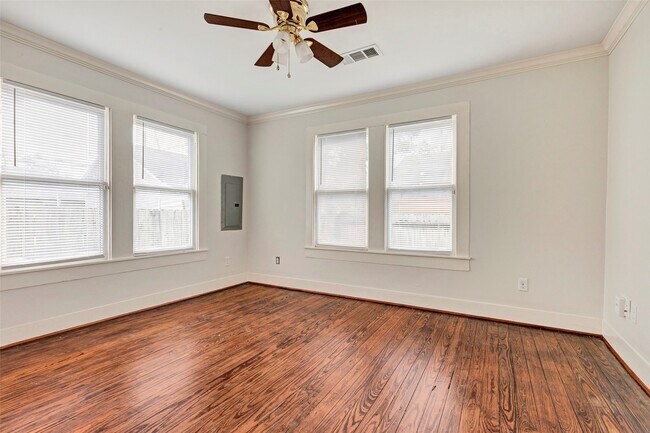 Photo - 404 E 29th St