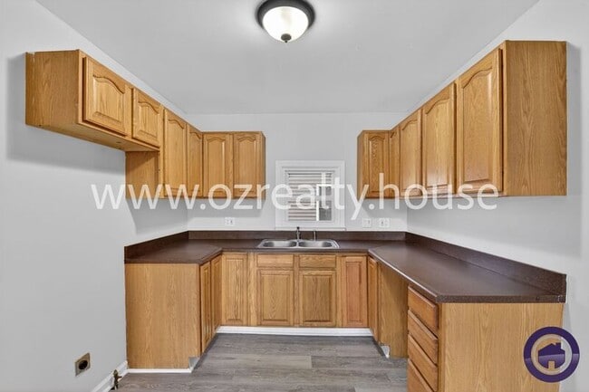 Photo - 1913 Newport Ave