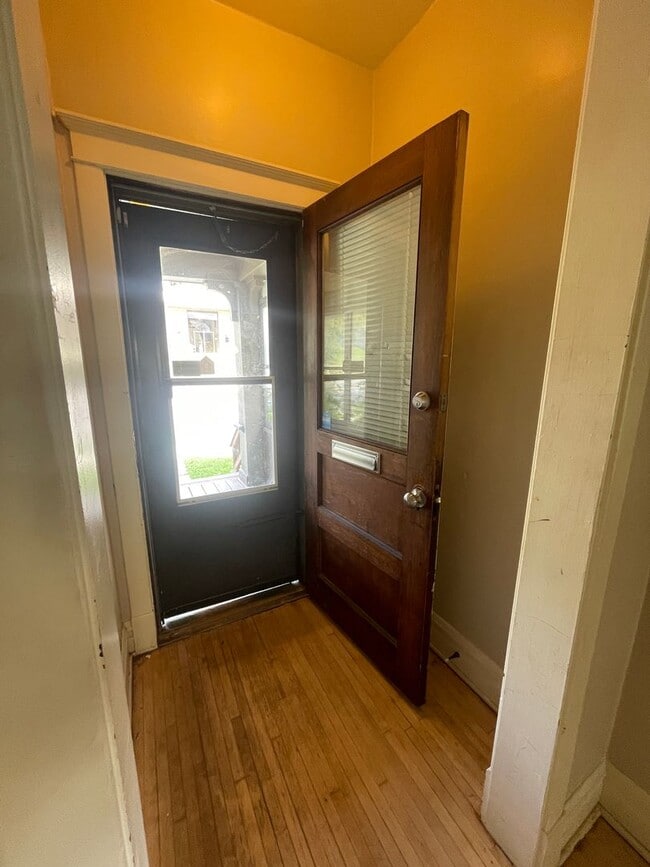 Photo - 920-922 E 4th St Unit 922 E 4th St