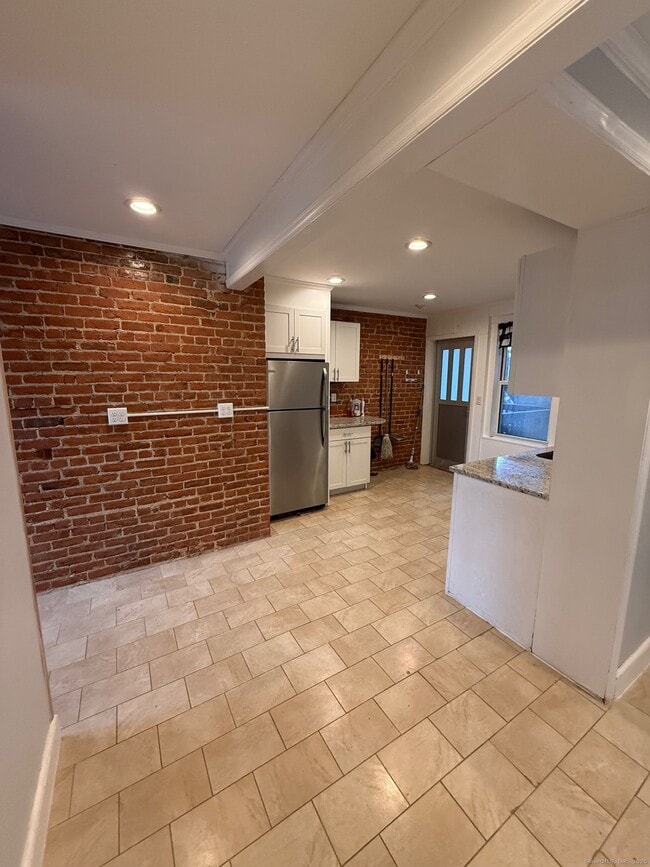 Photo - 359 W Main St Unidad 1W