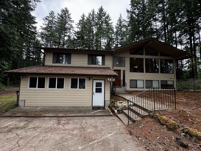 Silverdale Split-Level Home with Bonus Are... - Silverdale Split-Level Home with Bonus Are...